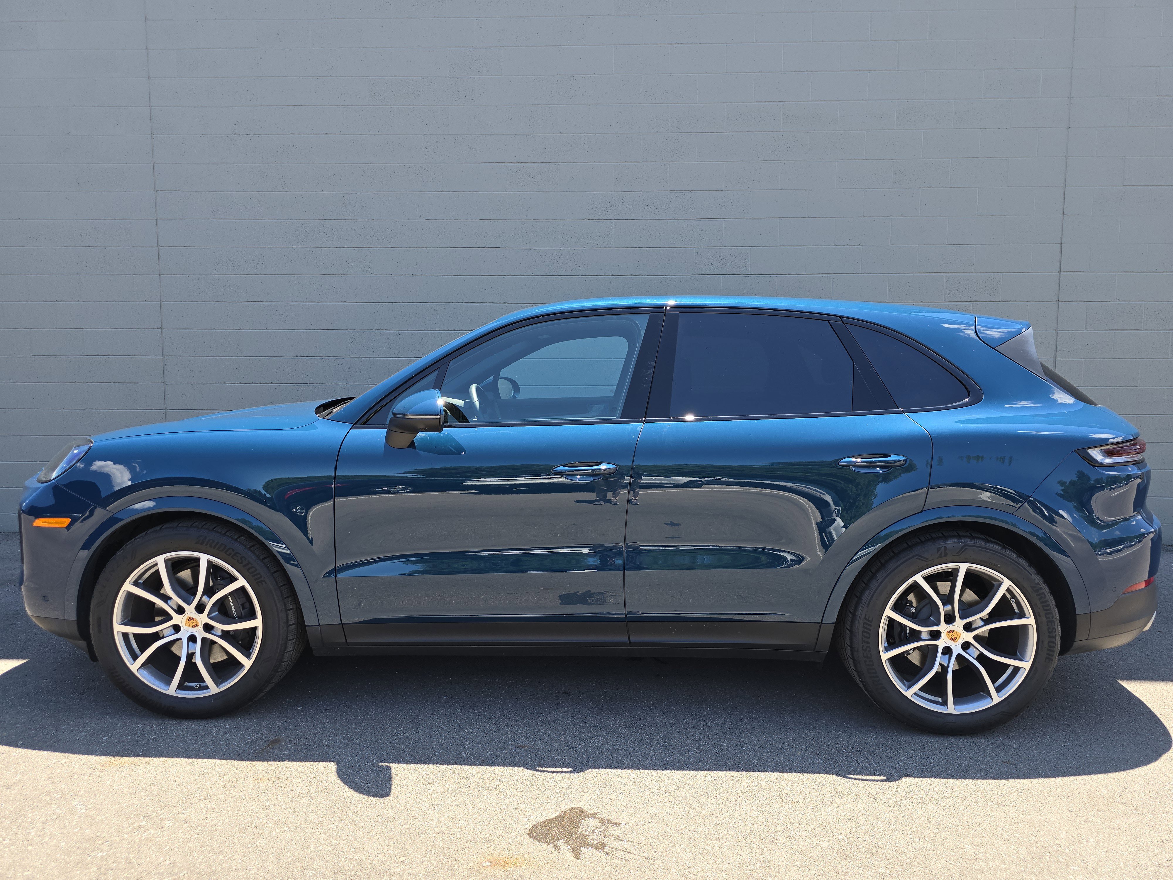 Certified 2025 Porsche Cayenne image 2