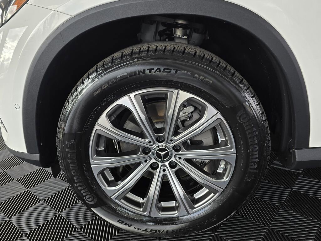 Used 2024 Mercedes-Benz GLC 300 4MATIC image 12