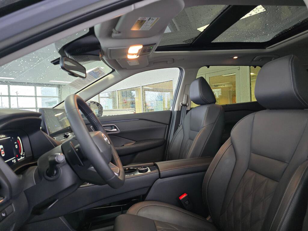 Used 2025 Nissan Rogue Platinum w/ Platinum Premium Package image 23