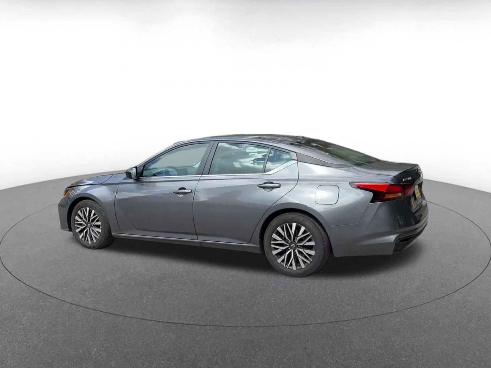 Used 2026 Nissan Altima 2.5 SV FWD image 9