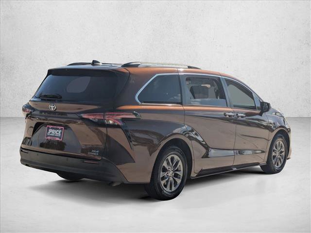 Used 2021 Toyota Sienna XLE image 5