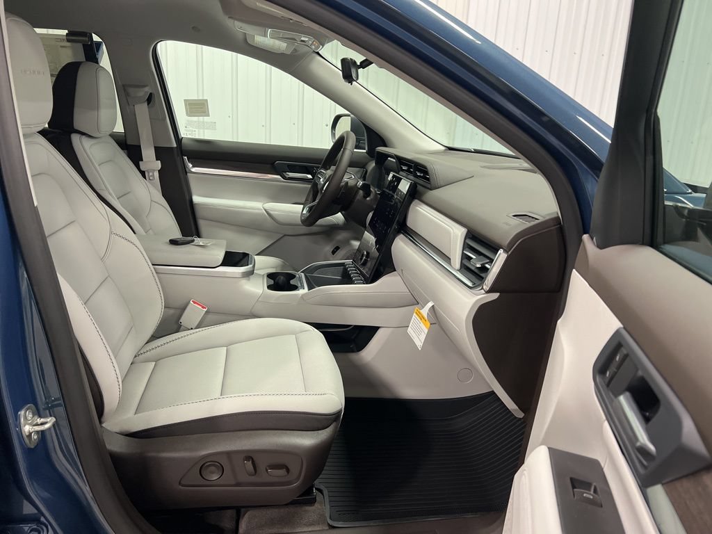 New 2026 GMC Terrain Denali w/ LPO, Black Badging Package AWD/4WD image 8