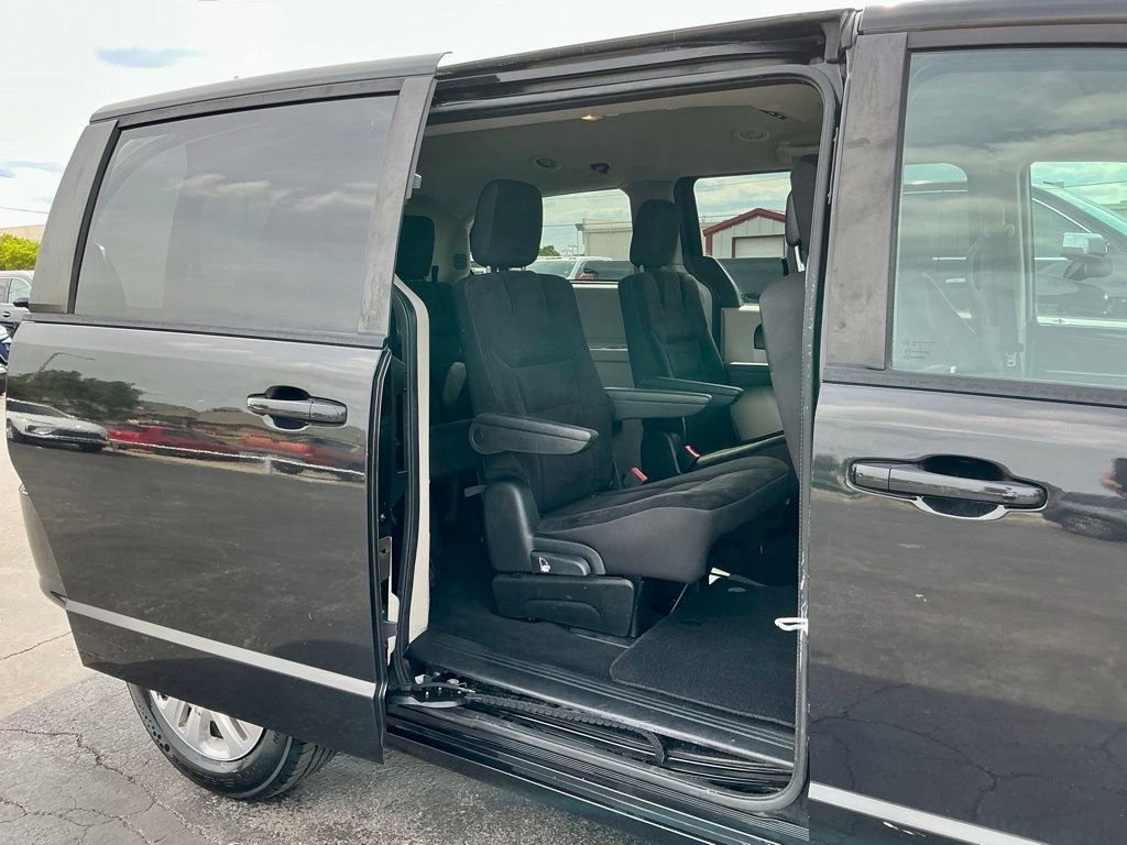 Used 2018 Dodge Grand Caravan SE w/ UConnect Hands-Free Group FWD image 25