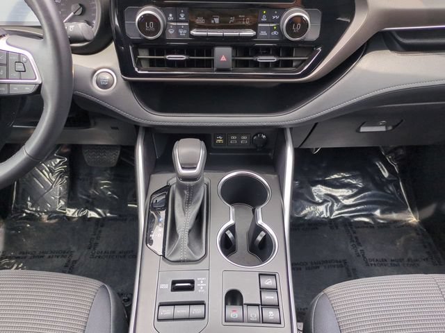 Used 2024 Toyota Highlander LE AWD/4WD image 19