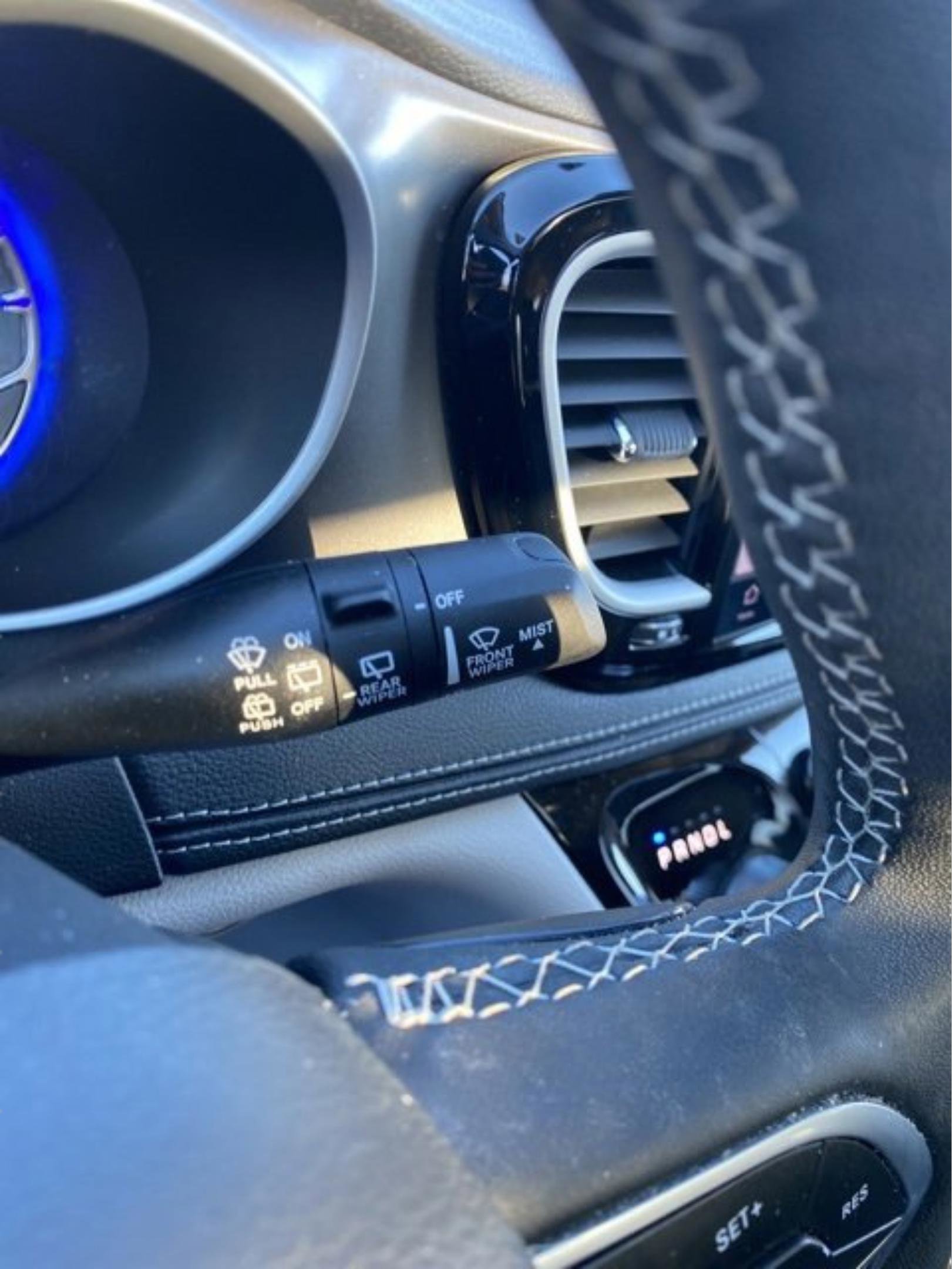 Used 2023 Chrysler Pacifica Touring-L image 21