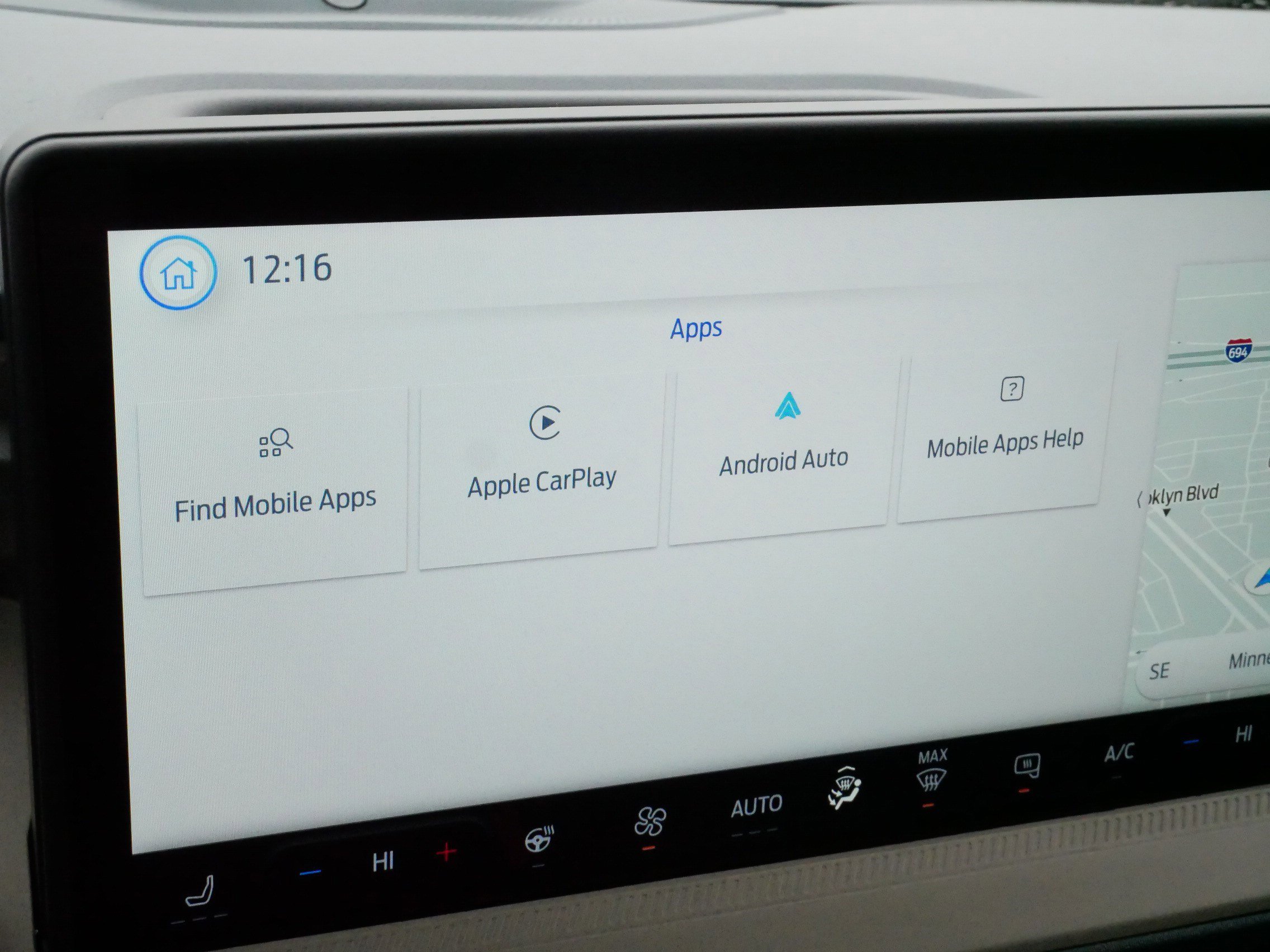 Used 2025 Ford Maverick Lariat w/ 4K Tow Package image 30