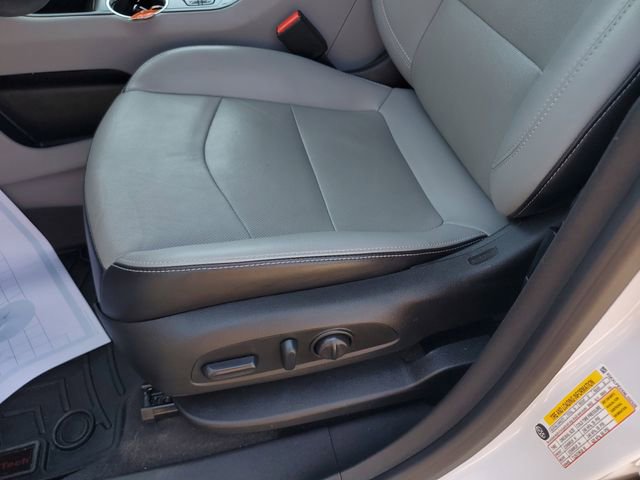 Used 2022 GMC Terrain SLT w/ Infotainment Package II FWD image 21