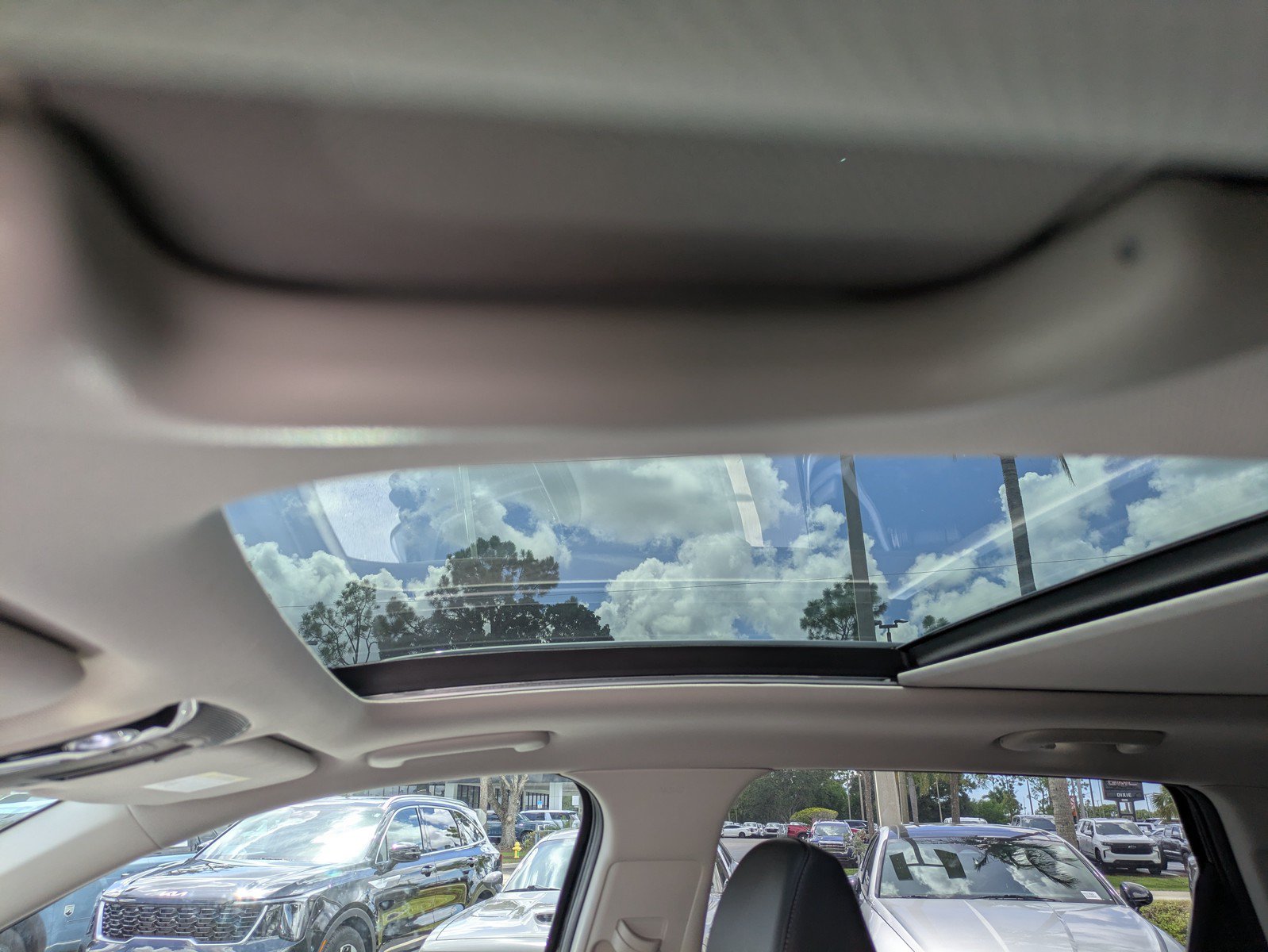 Certified 2026 Kia Sorento S w/ S Panoramic Sunroof Package FWD image 17