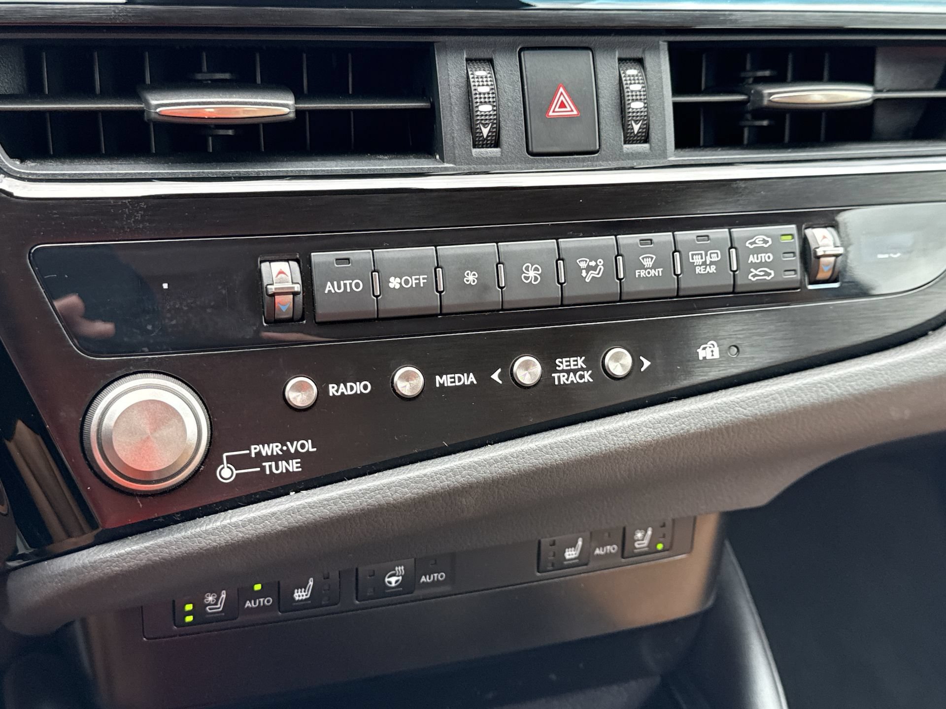 Used 2024 Lexus ES 250 w/ Premium Package AWD/4WD image 17