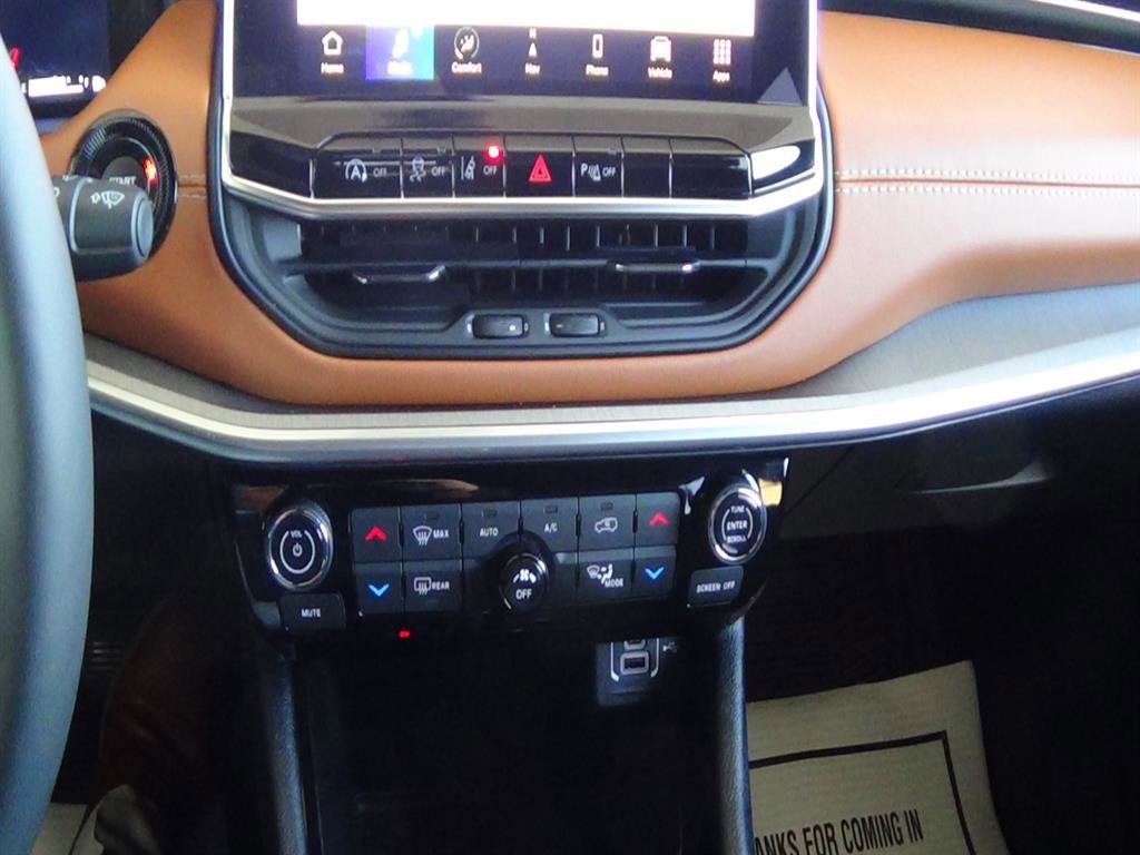 Used 2025 Jeep Compass Limited w/ Elite Group image 30