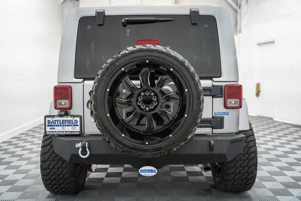 Used 2015 Jeep Wrangler Unlimited Rubicon w/ Connectivity Group image 6