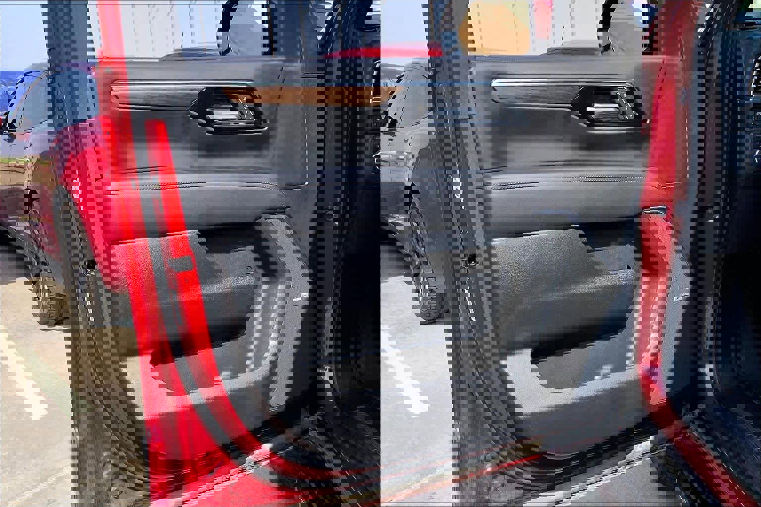 Used 2025 Chevrolet Tahoe High Country AWD/4WD image 22