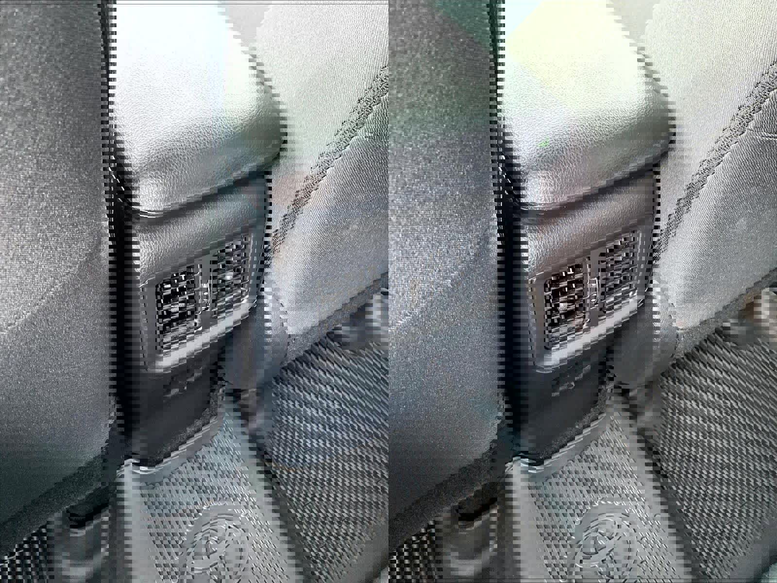 Used 2022 Toyota RAV4 LE image 28