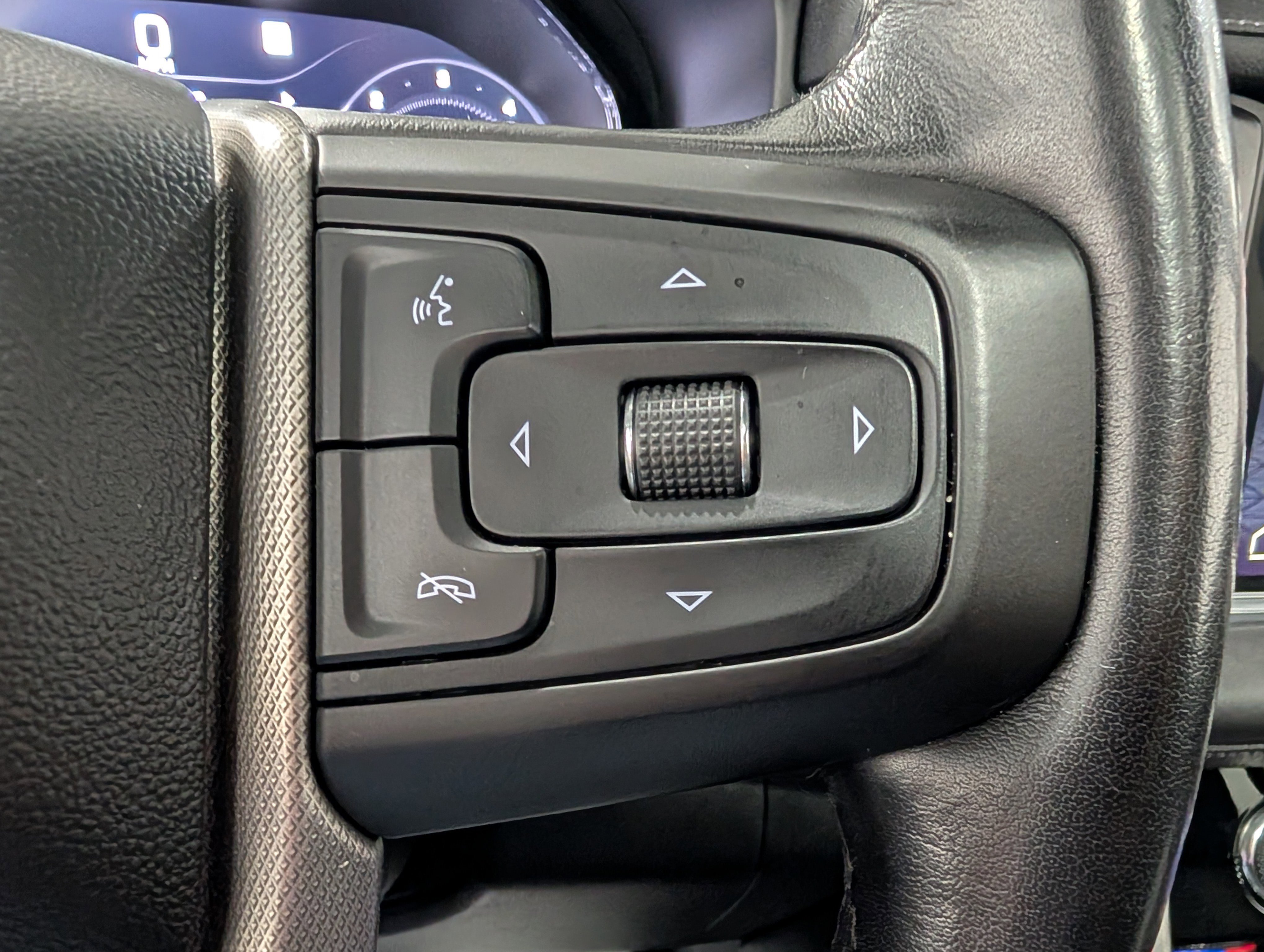 Used 2023 GMC Yukon XL Denali w/ Advanced Technology Package AWD/4WD image 26