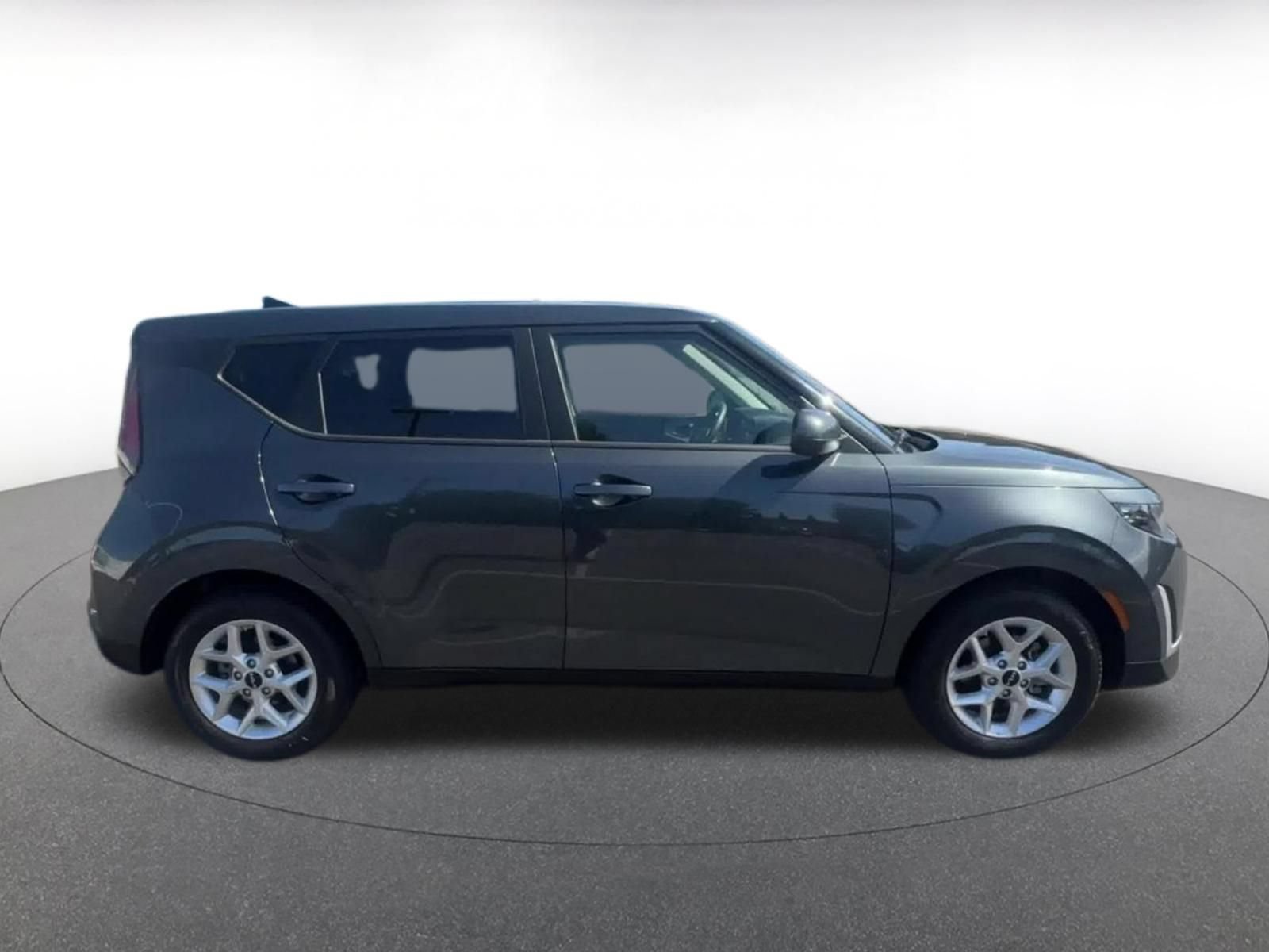 Used 2025 Kia Soul LX w/ LX Technology Package FWD image 16