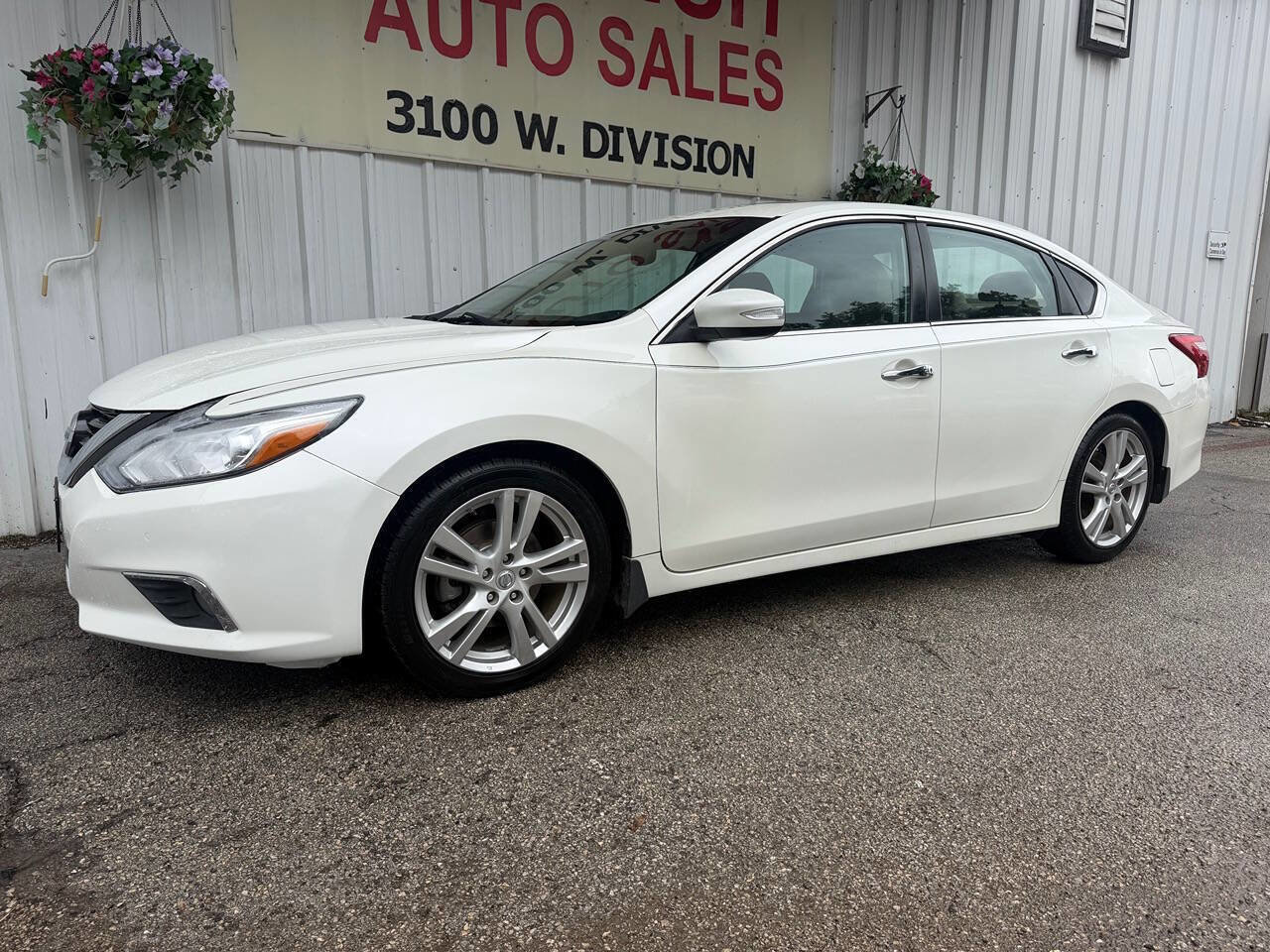 Used 2016 Nissan Altima 3.5 SL FWD image 9