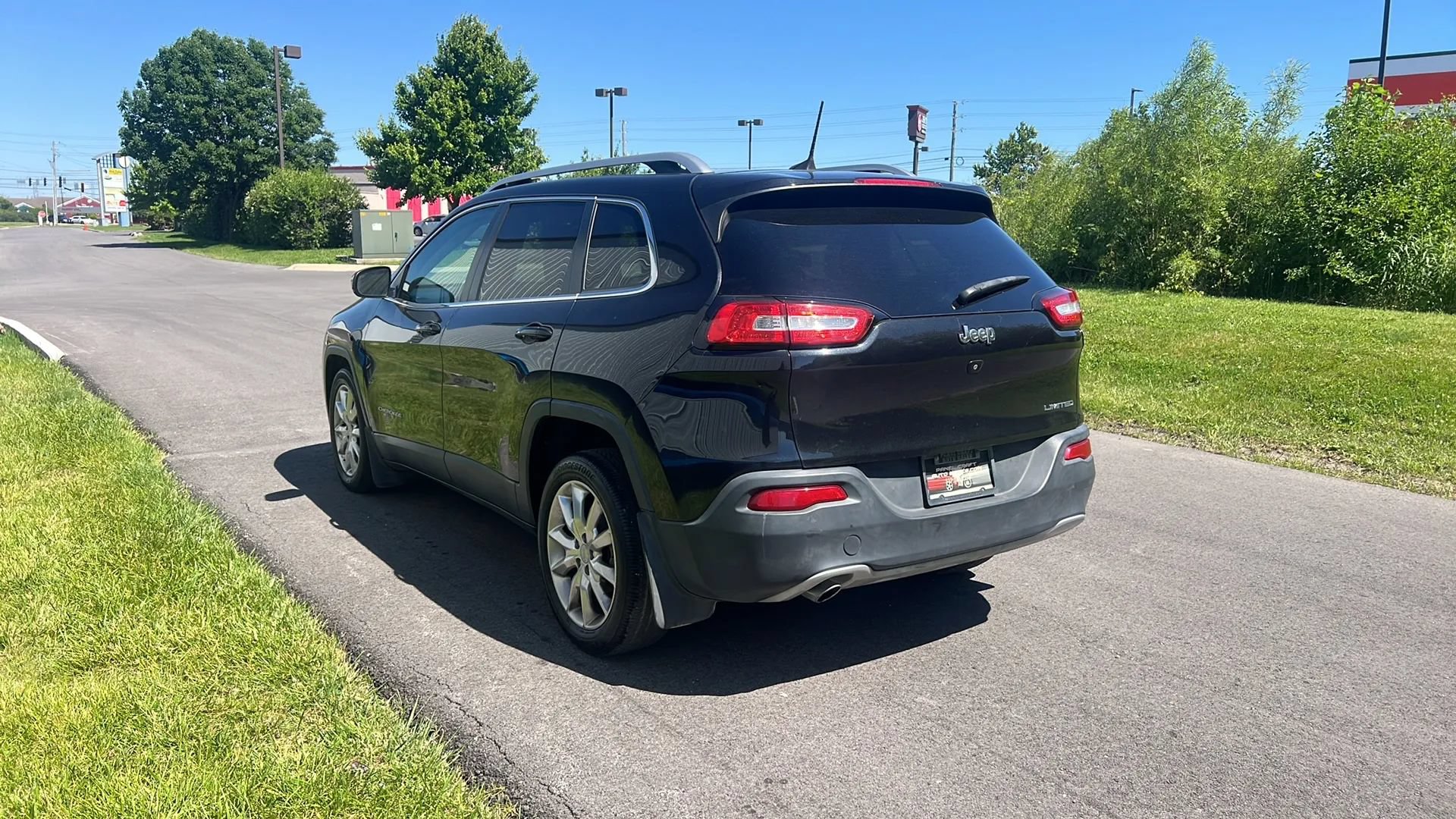 Used 2016 Jeep Cherokee Limited FWD image 7