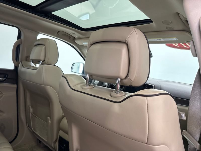 Used 2019 Jeep Grand Cherokee Overland AWD/4WD image 14