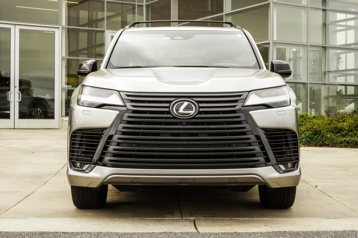 Used 2025 Lexus LX 700h Luxury w/ Appearance Package AWD/4WD image 7