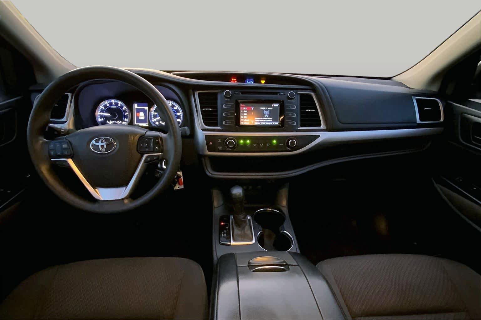 Used 2017 Toyota Highlander LE FWD image 15