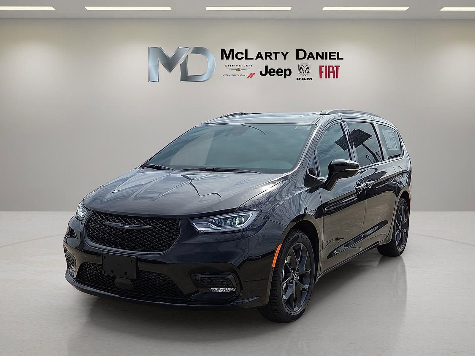 New 2026 Chrysler Pacifica Select w/ S Appearance Package image 2