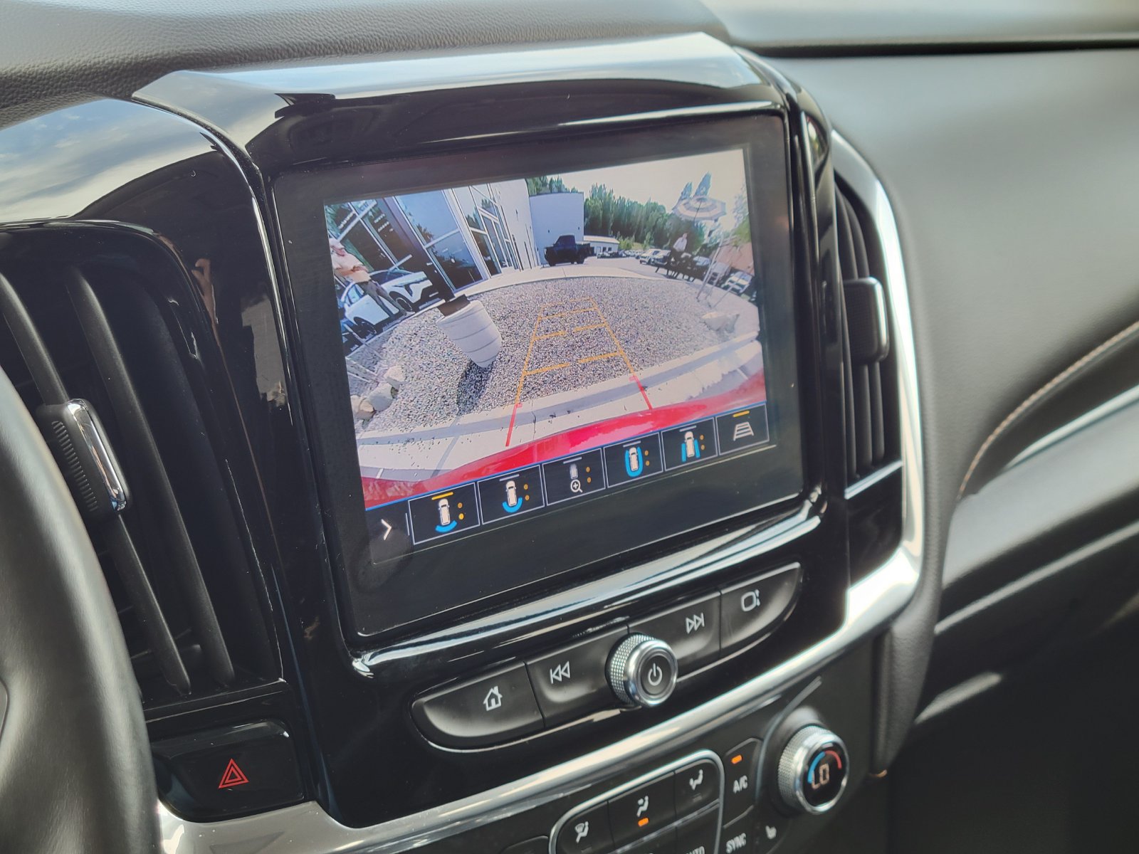 Used 2020 Chevrolet Traverse RS AWD/4WD image 22