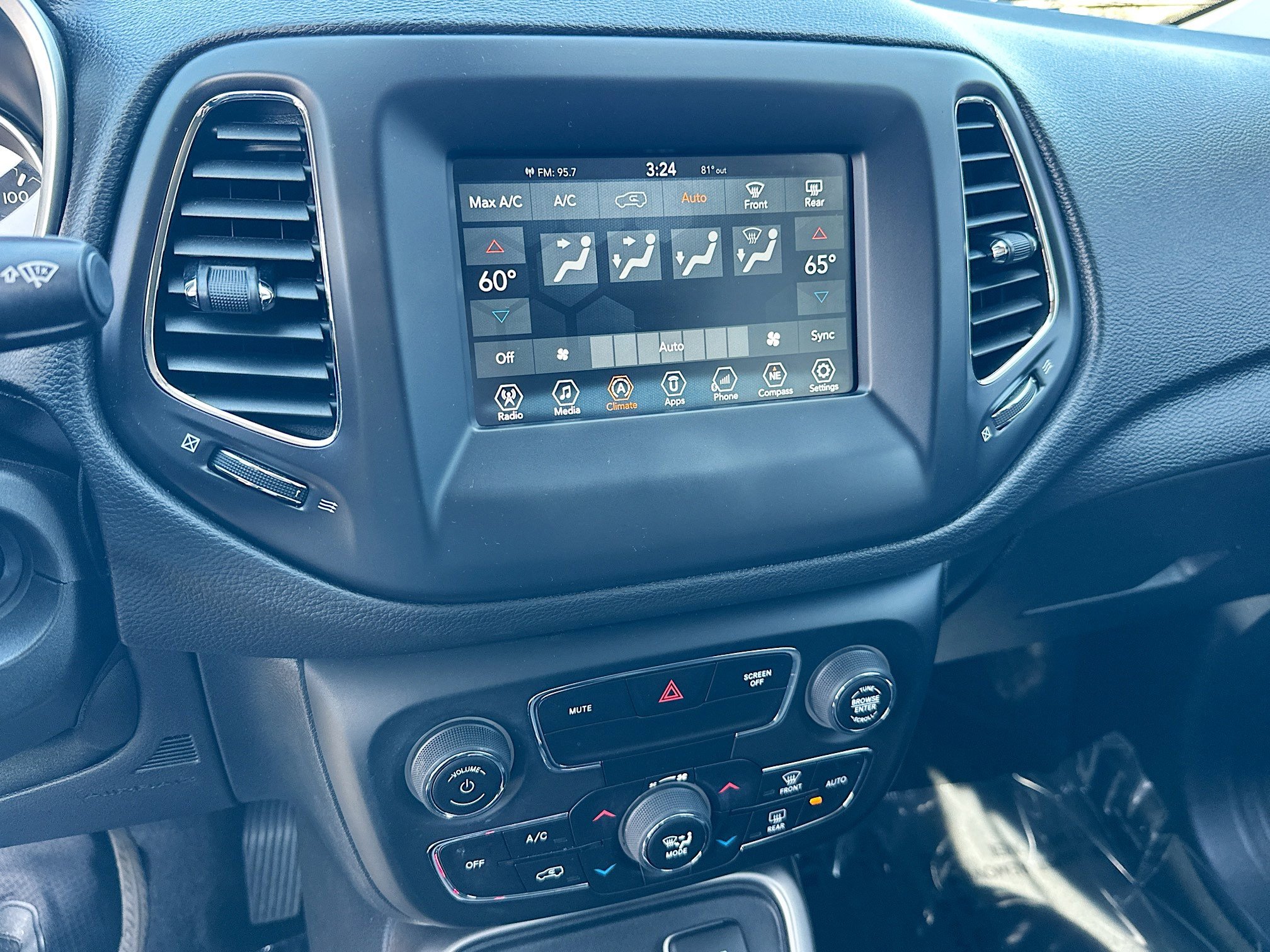 Used 2018 Jeep Compass Latitude w/ Popular Equipment Group image 15