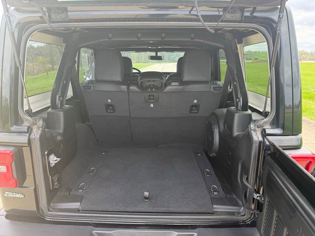 Used 2022 Jeep Wrangler Unlimited Sahara w/ LED Lighting Group image 6