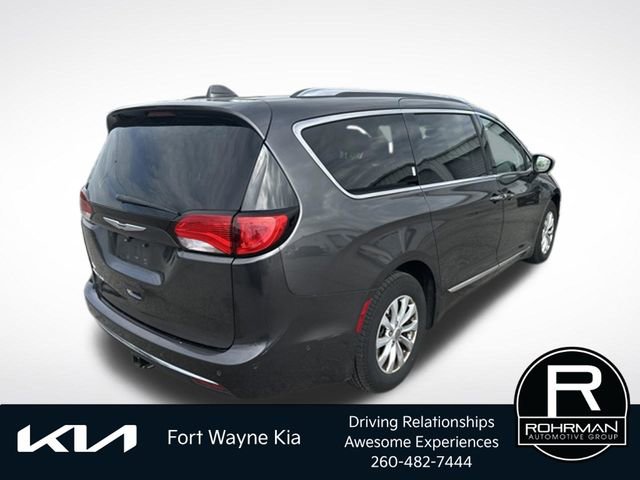 Used 2018 Chrysler Pacifica Touring-L Plus FWD image 6