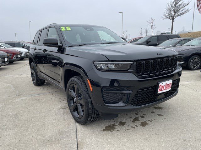 New 2025 Jeep Grand Cherokee Altitude image 8