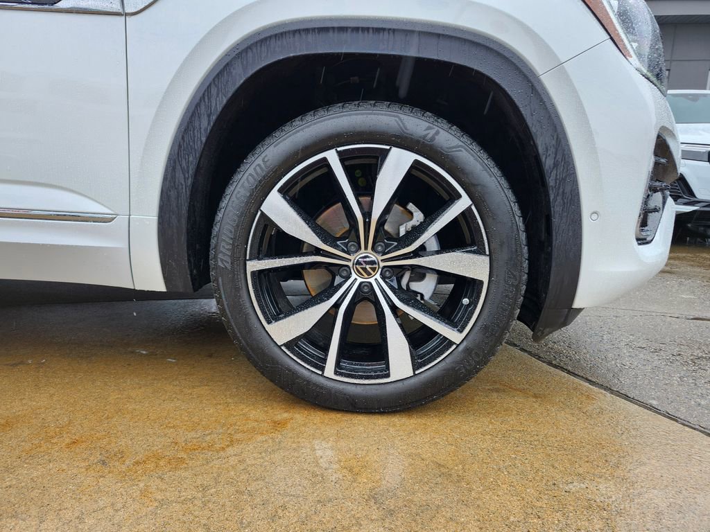 Certified 2024 Volkswagen Atlas SEL Premium R-Line AWD/4WD image 19