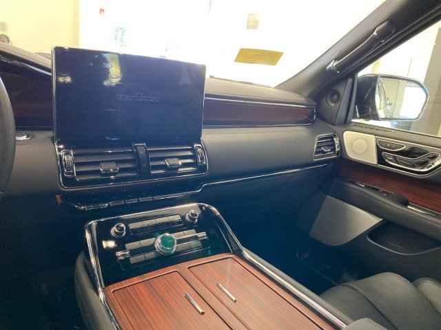 New 2024 Lincoln Navigator Reserve AWD/4WD image 36