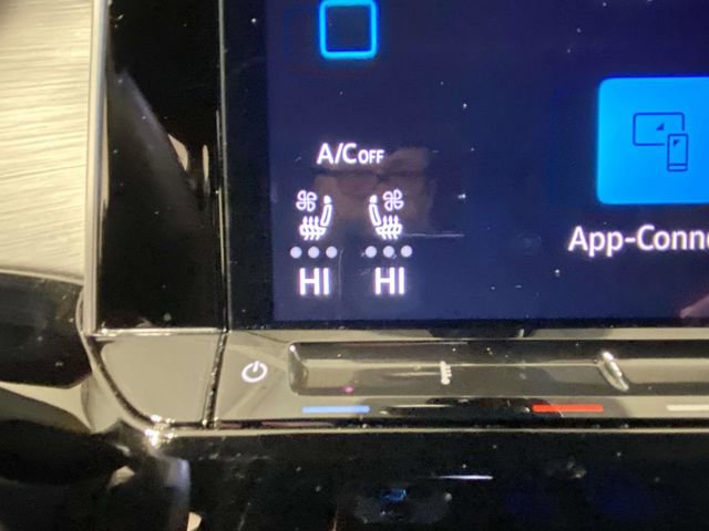 Used 2024 Volkswagen Atlas Cross Sport SE image 20