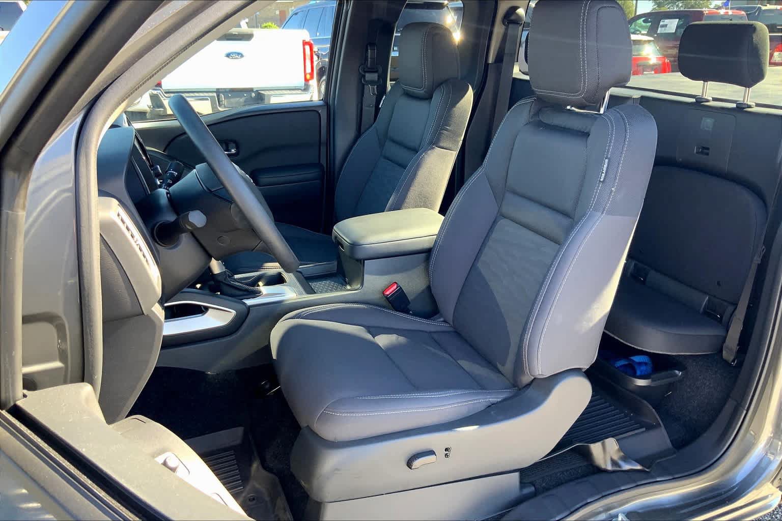 Used 2023 Nissan Frontier SV w/ Technology Package RWD image 8