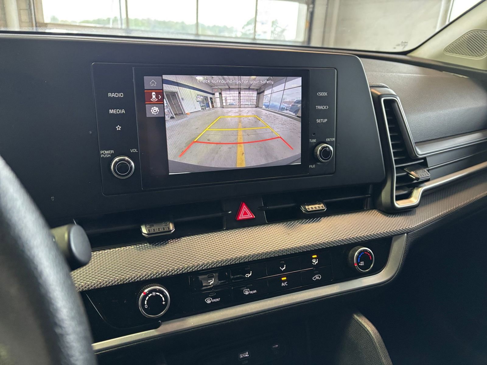 Used 2025 Kia Sportage LX image 29