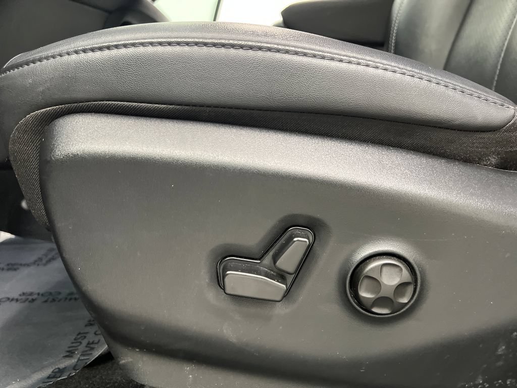 Used 2025 Chrysler Pacifica Select FWD image 13