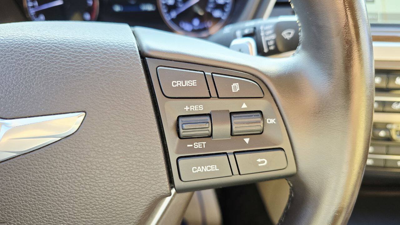 Used 2015 Hyundai Genesis 3.8 AWD/4WD image 23