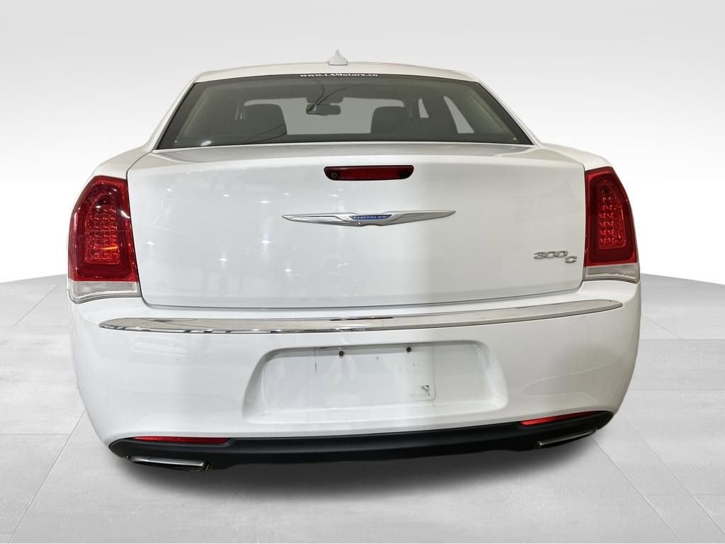 Used 2017 Chrysler 300 C image 4