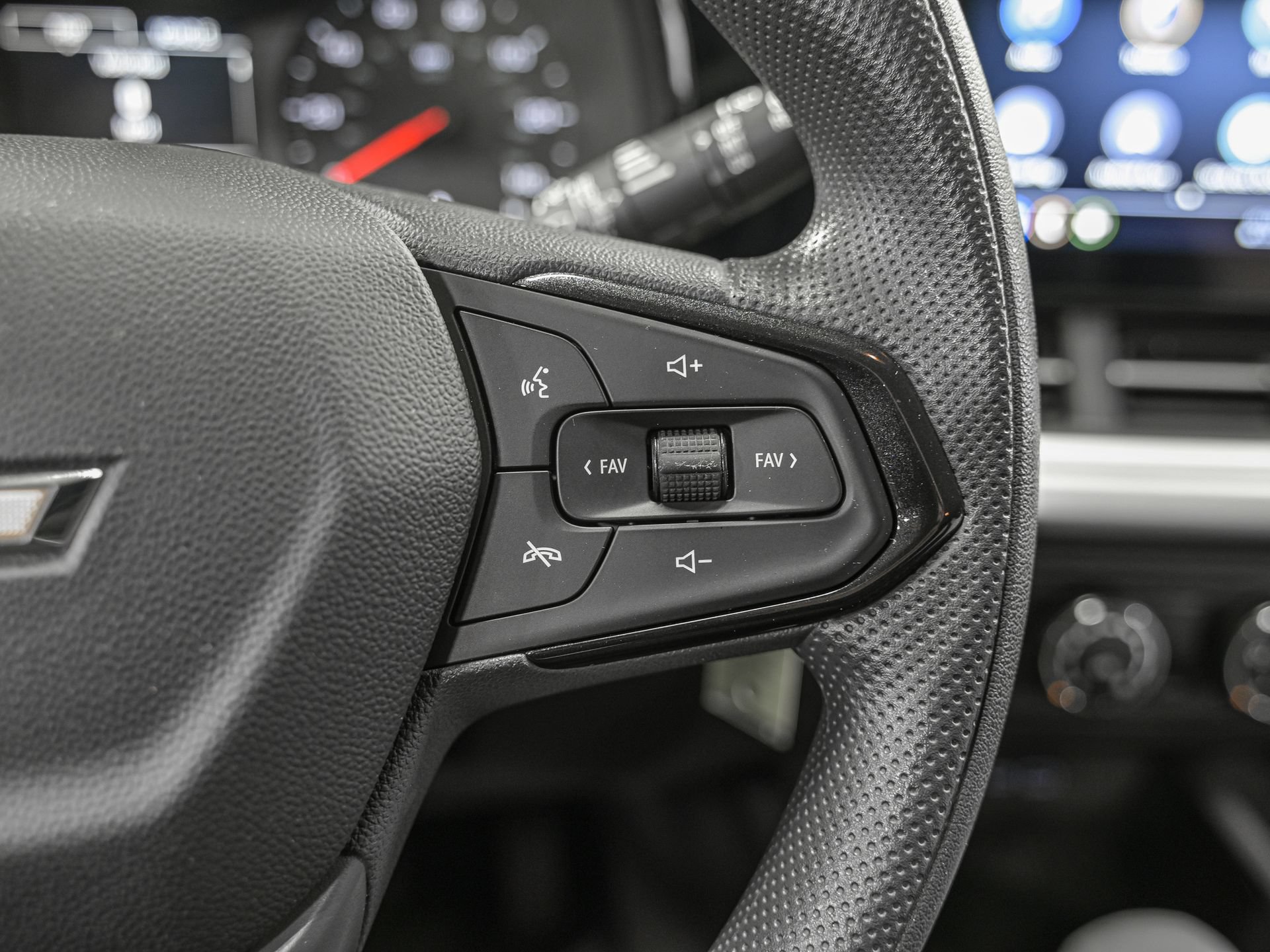 Used 2025 Chevrolet Trax LS FWD image 20