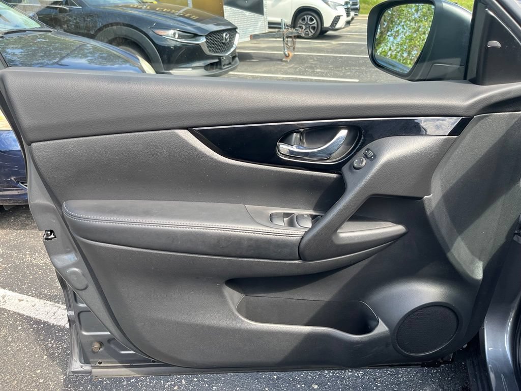Used 2019 Nissan Rogue Sport SV w/ Technology Package AWD/4WD image 9