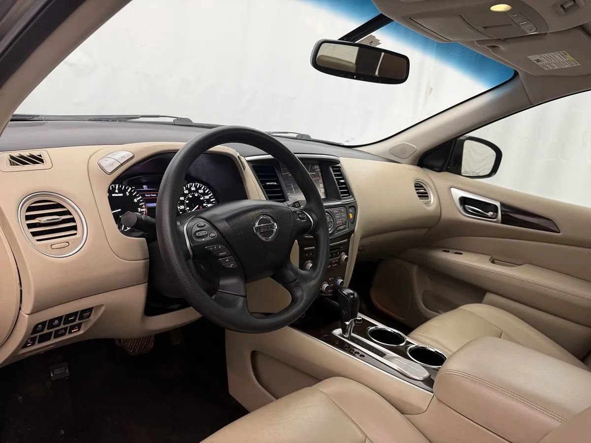 Used 2016 Nissan Pathfinder Platinum w/ Family Entertainment Package FWD image 8
