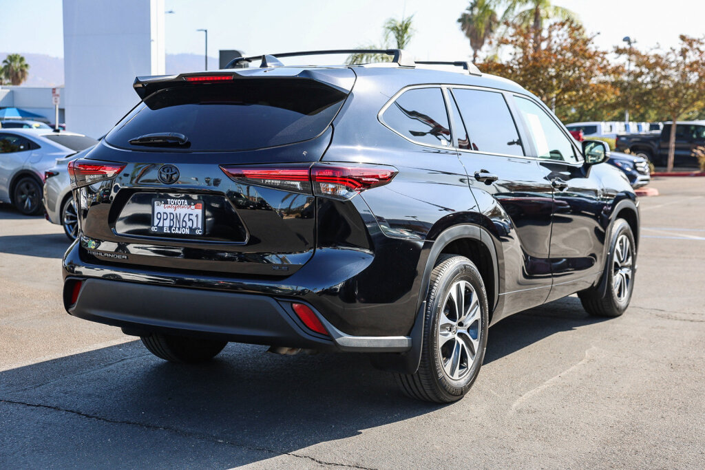 Used 2024 Toyota Highlander XLE FWD image 27