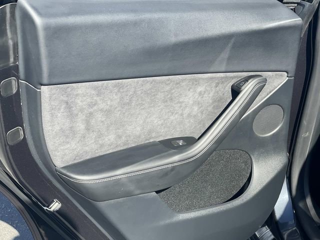 Used 2024 Tesla Model Y Long Range image 32