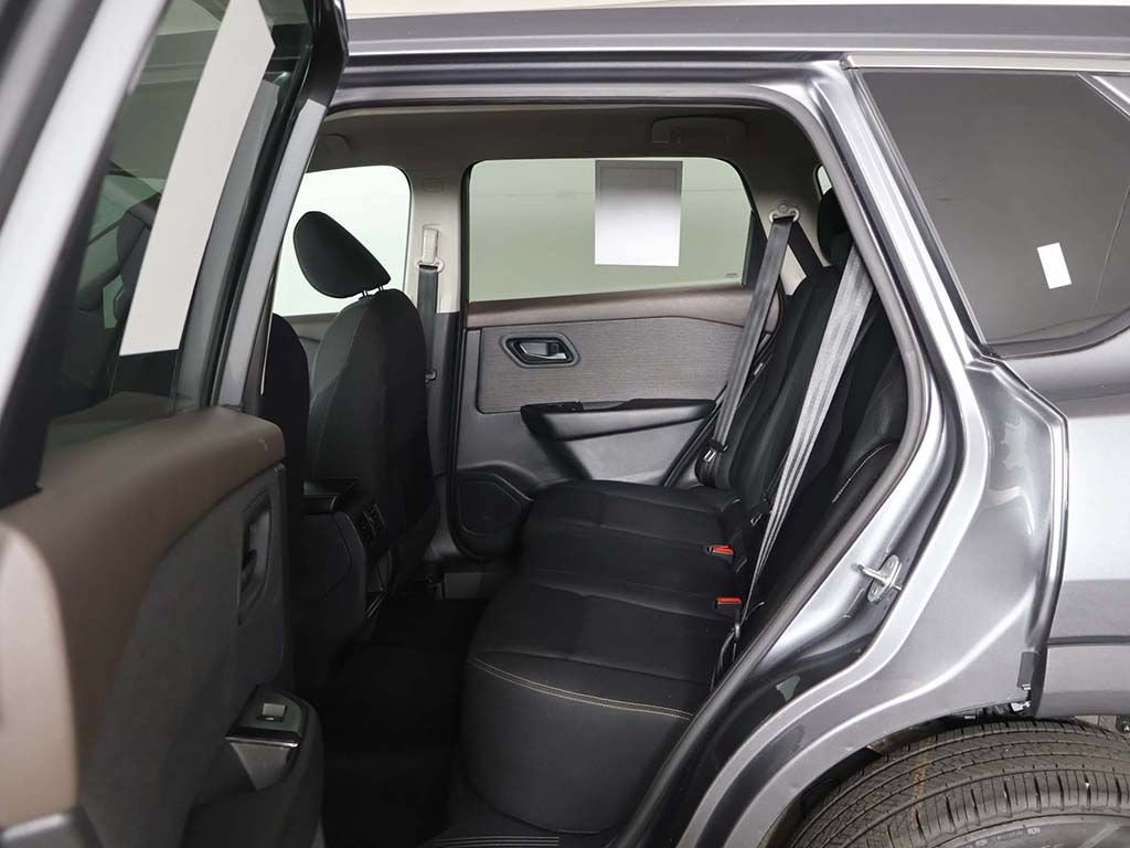 Used 2023 Nissan Rogue S AWD/4WD image 35