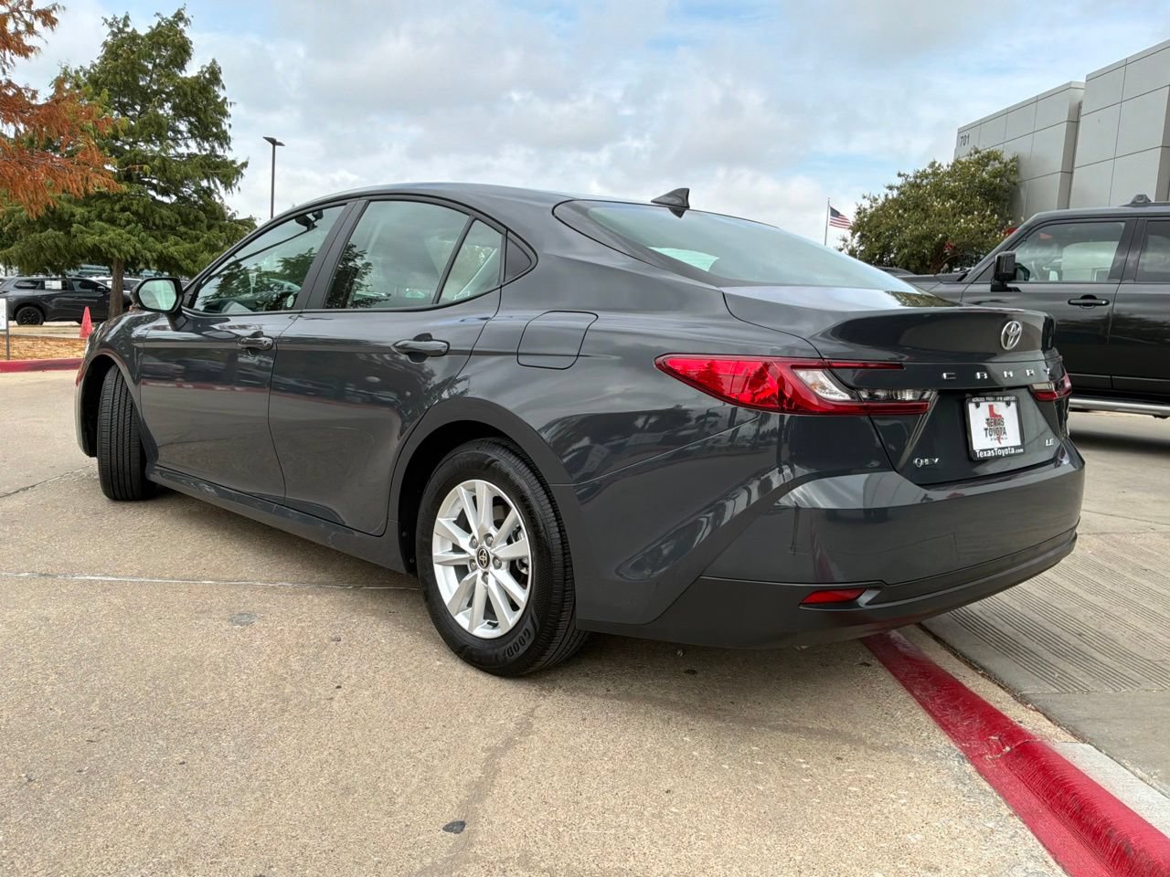 Used 2026 Toyota Camry LE FWD image 8
