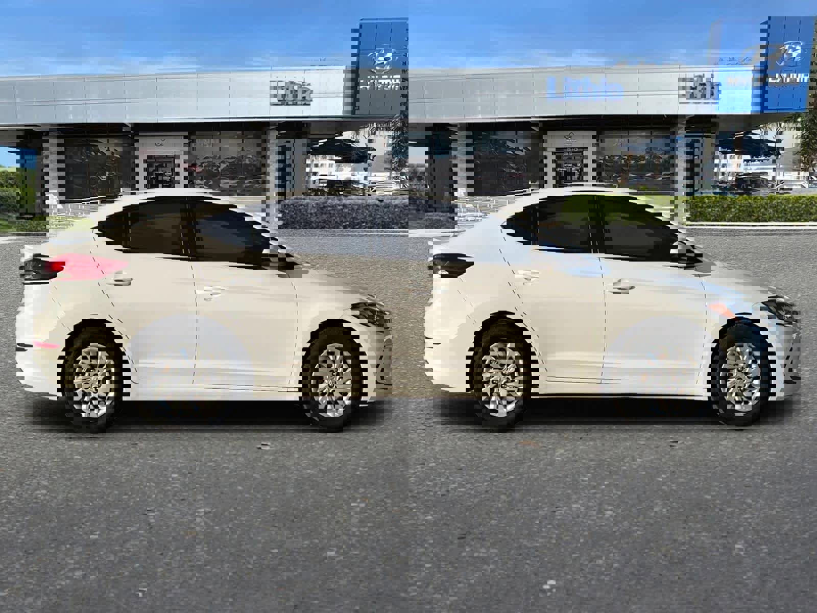 Used 2018 Hyundai Elantra SE image 9