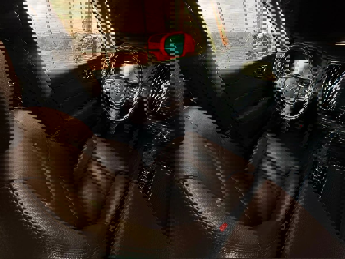 Used 2019 Volvo XC60 T5 Momentum w/ Advanced Package image 47