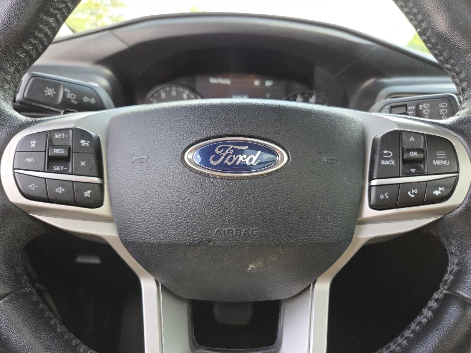 Used 2021 Ford Explorer XLT w/ Equipment Group 202A AWD/4WD image 34