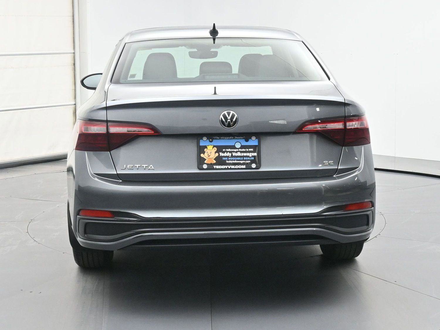 Used 2022 Volkswagen Jetta SE w/ Panoramic Sunroof Package FWD image 20
