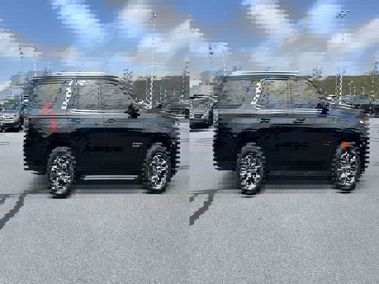 Used 2024 Chevrolet Tahoe LT w/ Luxury Package AWD/4WD image 8